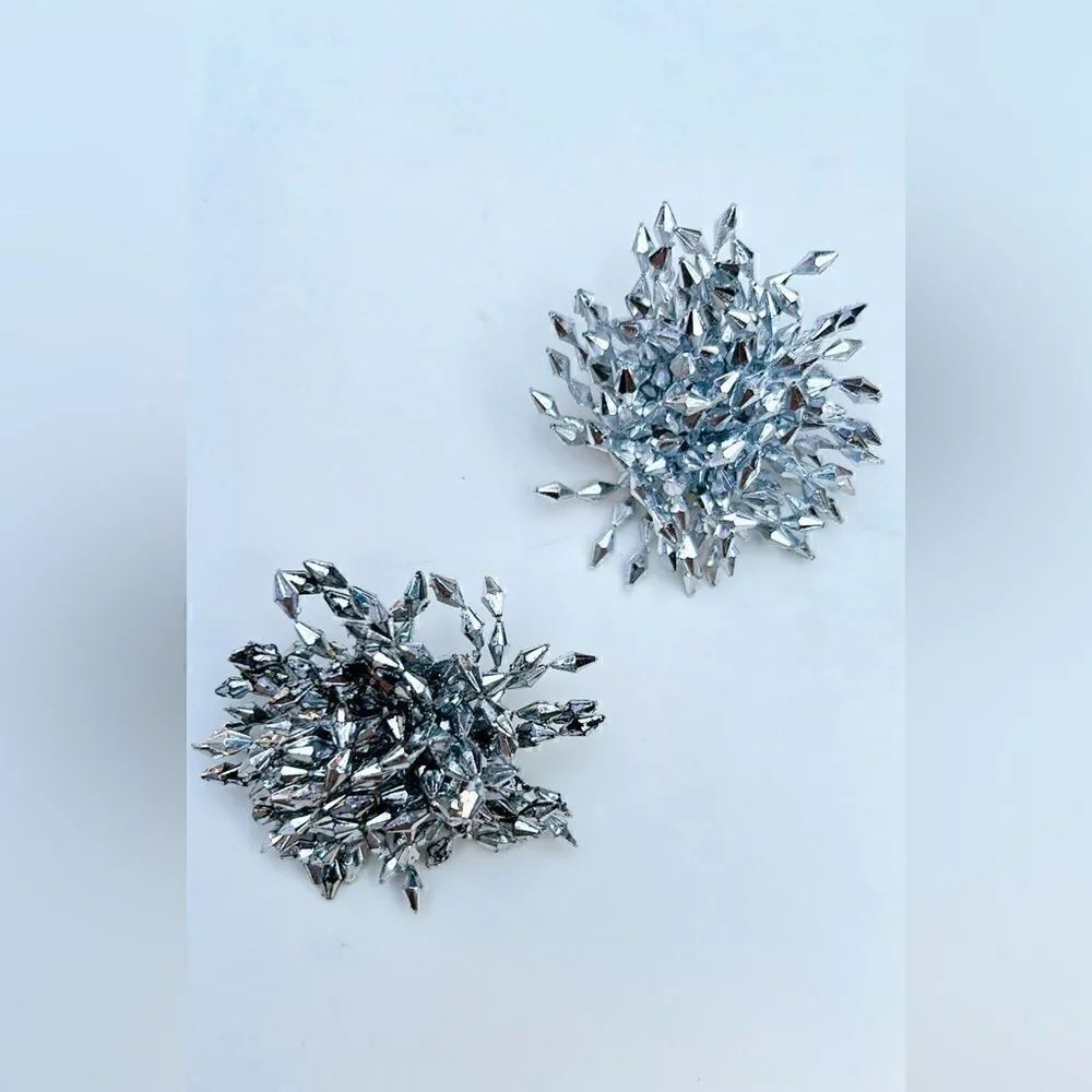 flower statement earring H41 - Picture 3 of 4